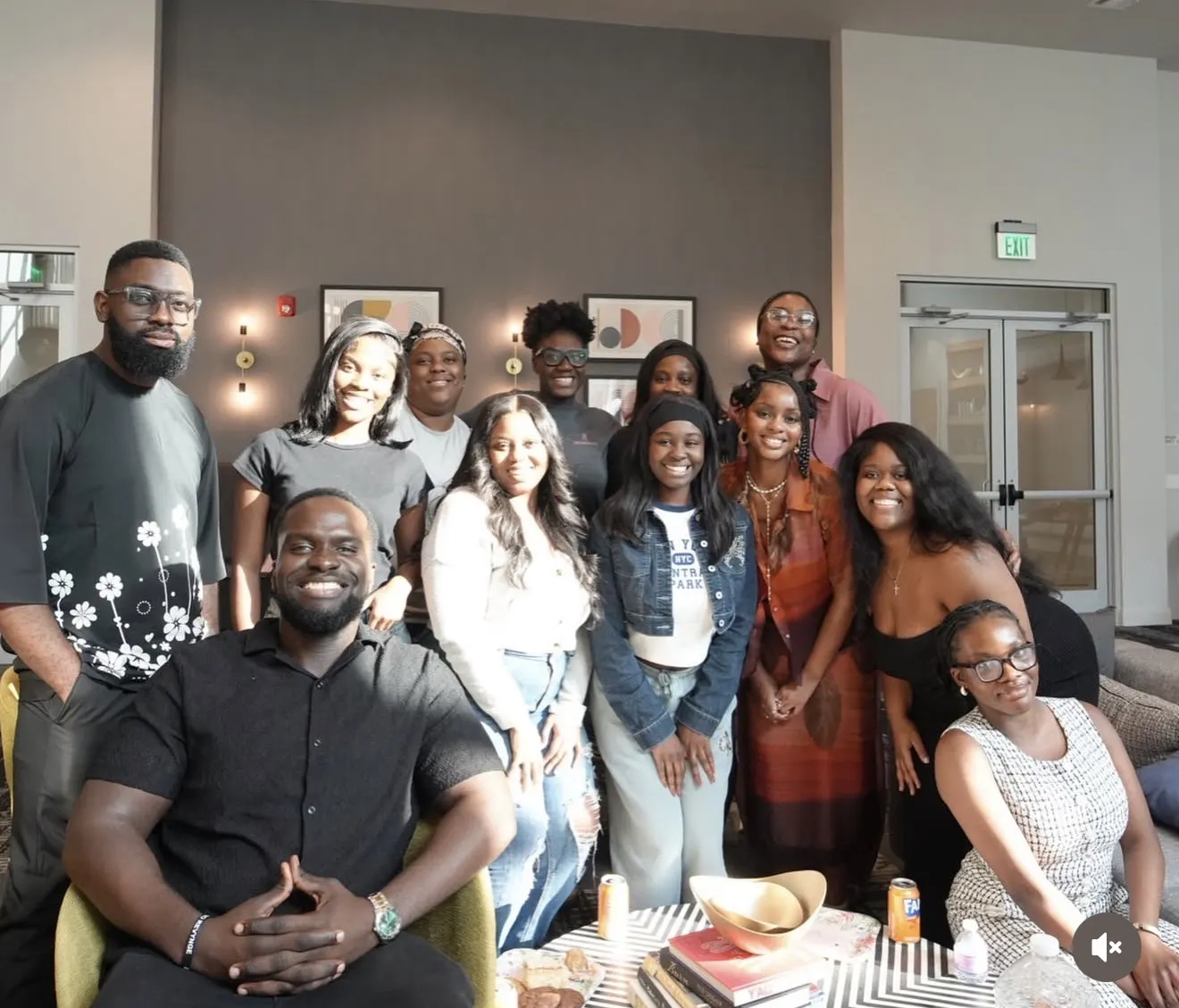 A group of Sidahome program participants